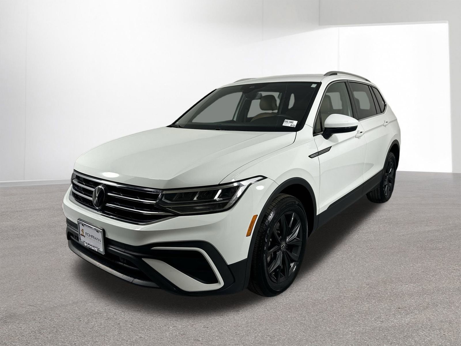 Used 2024 Volkswagen Tiguan SE AWD/4WD image 25