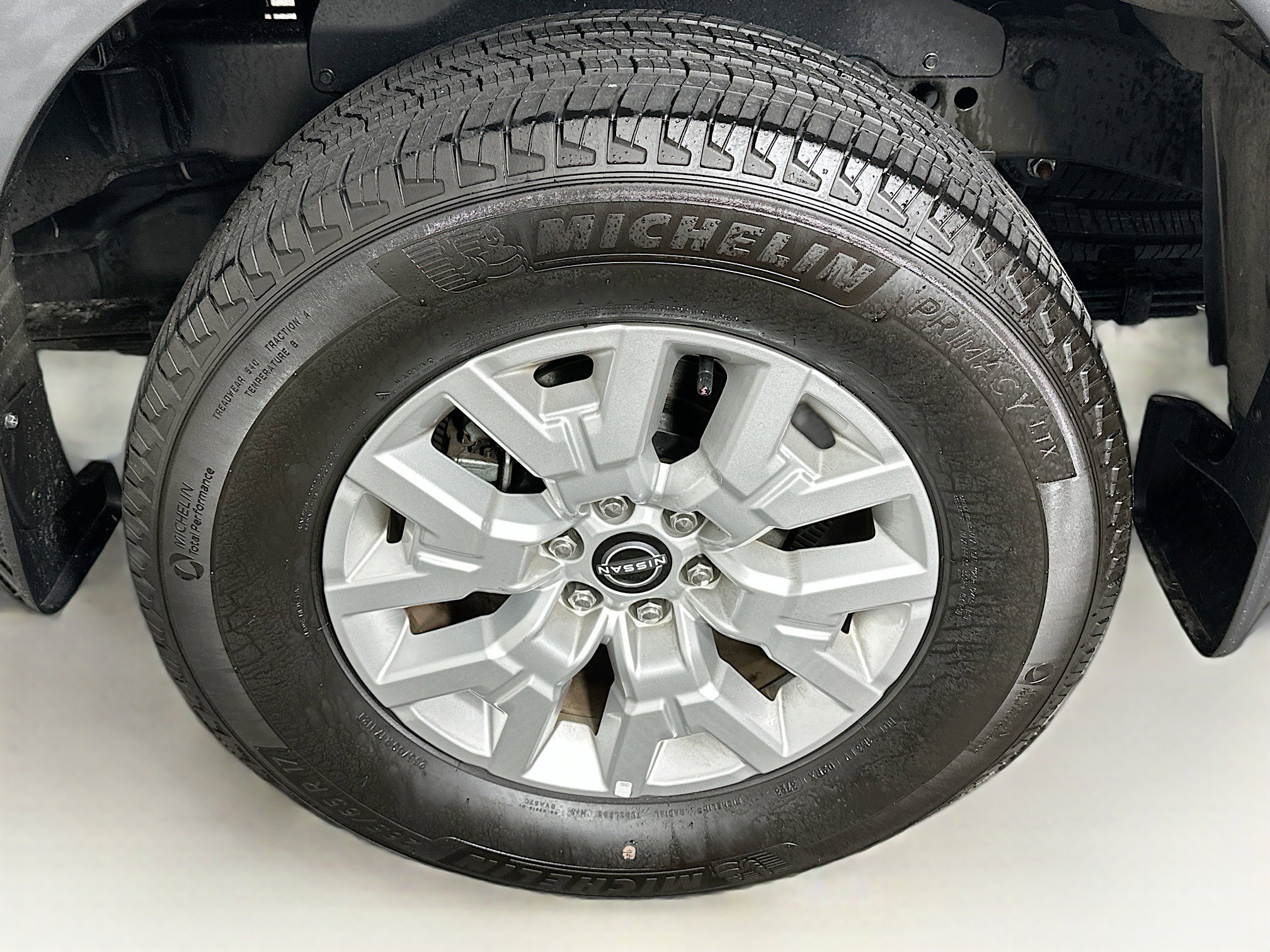 Used 2024 Nissan Frontier SV w/ SV Convenience Package image 11