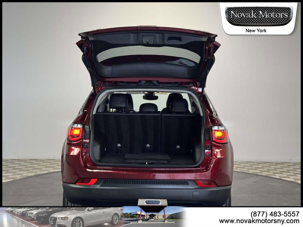 Used 2022 Jeep Compass Latitude image 9