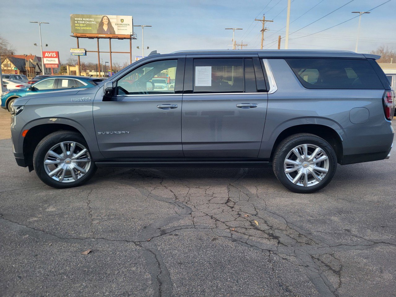 Used 2021 Chevrolet Suburban High Country w/ Premium Package image 32