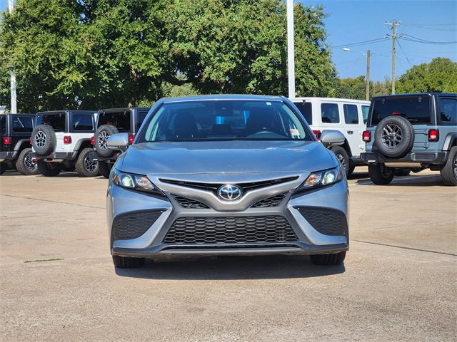 Used 2024 Toyota Camry SE image 2