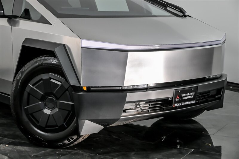 Used 2024 Tesla Cybertruck AWD Crew Cab image 2