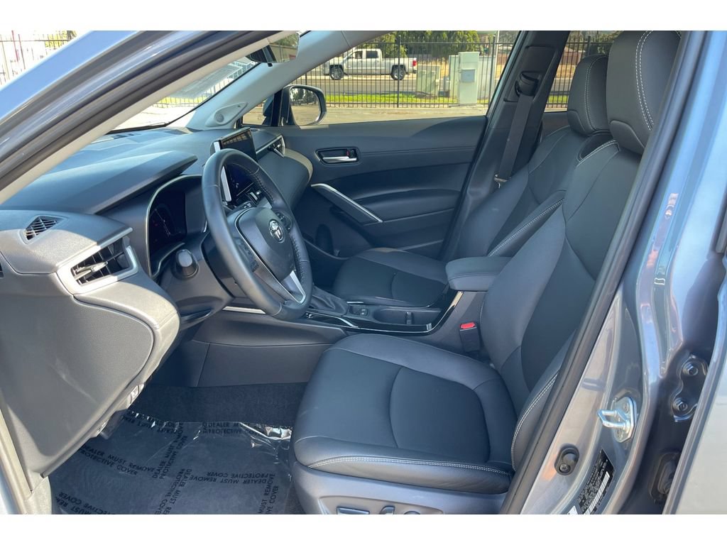 Used 2024 Toyota Corolla Cross XLE w/ Convenience Package FWD image 10