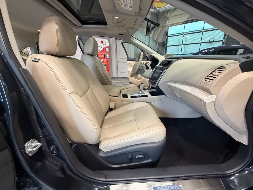 Used 2017 Nissan Altima 3.5 SL w/ 3.5SL Technology Package FWD image 44