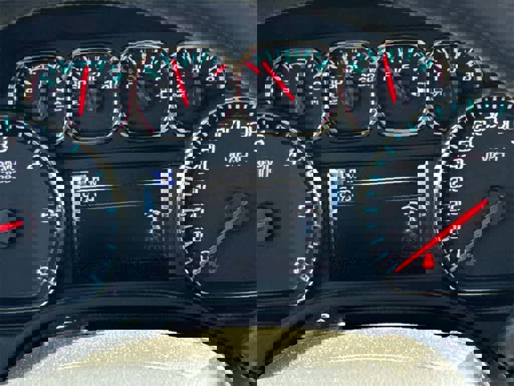 Used 2018 Chevrolet Suburban LT image 19