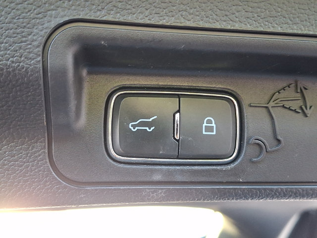 Used 2023 Ford Explorer XLT w/ Equipment Group 202A AWD/4WD image 27