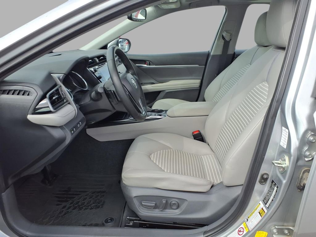 Used 2019 Toyota Camry SE w/ Sunroof Package image 17