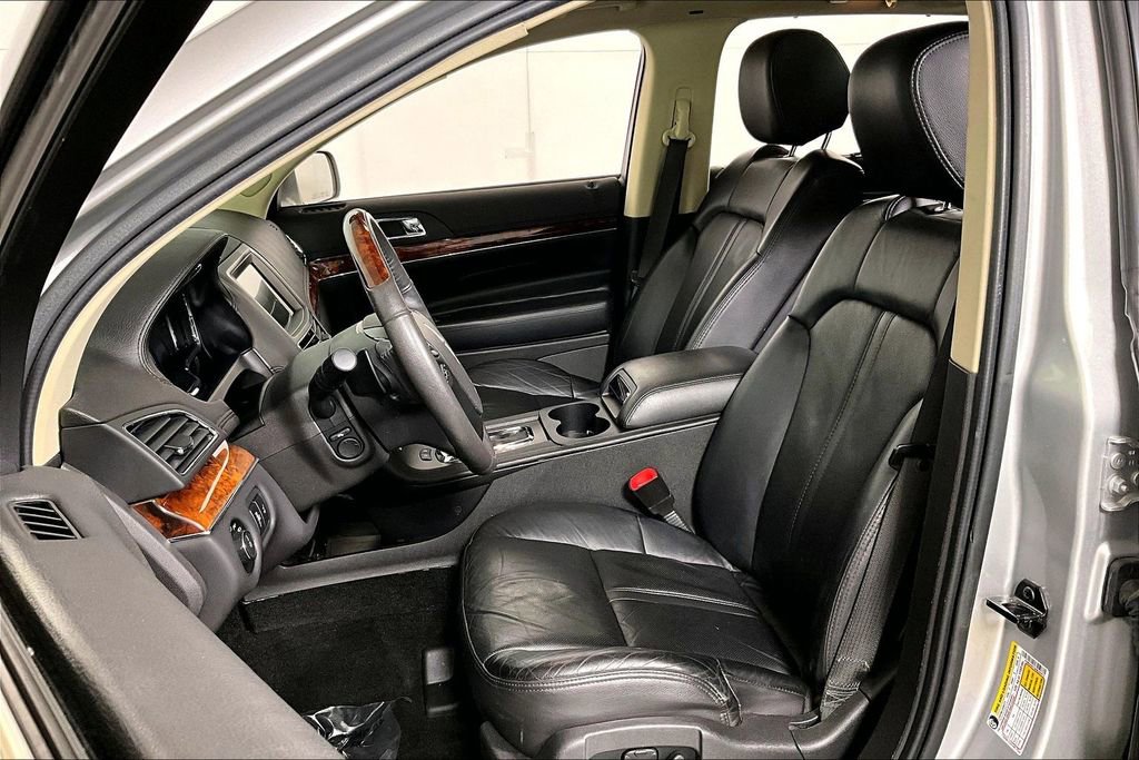 Used 2019 Lincoln MKT AWD image 25