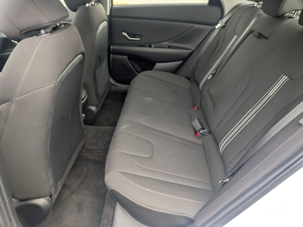 Used 2025 Hyundai Elantra SEL FWD image 33