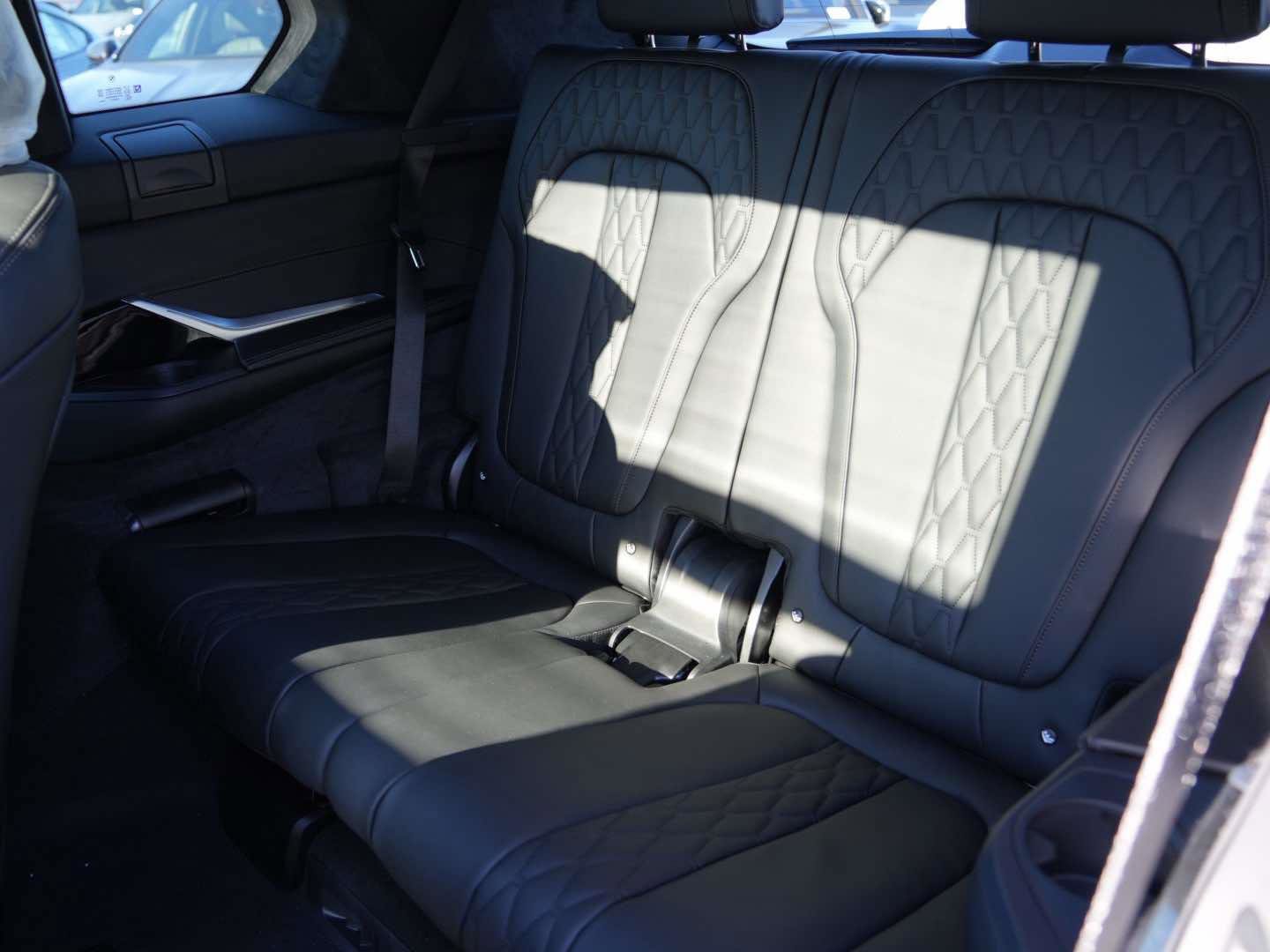 New 2026 BMW ALPINA XB7 image 12