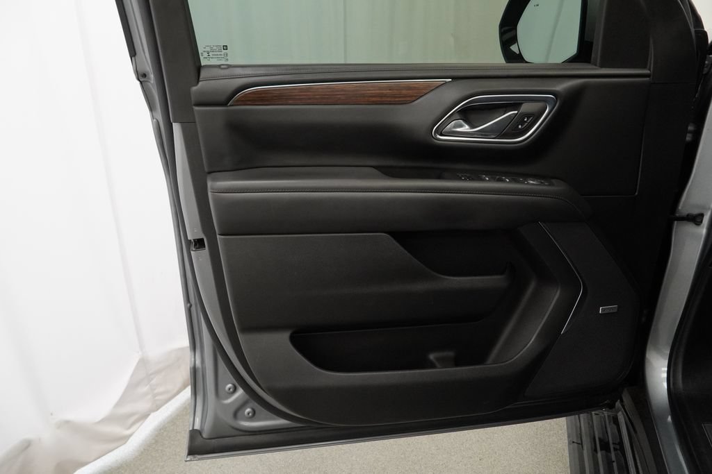 Used 2023 Chevrolet Suburban High Country AWD/4WD image 25