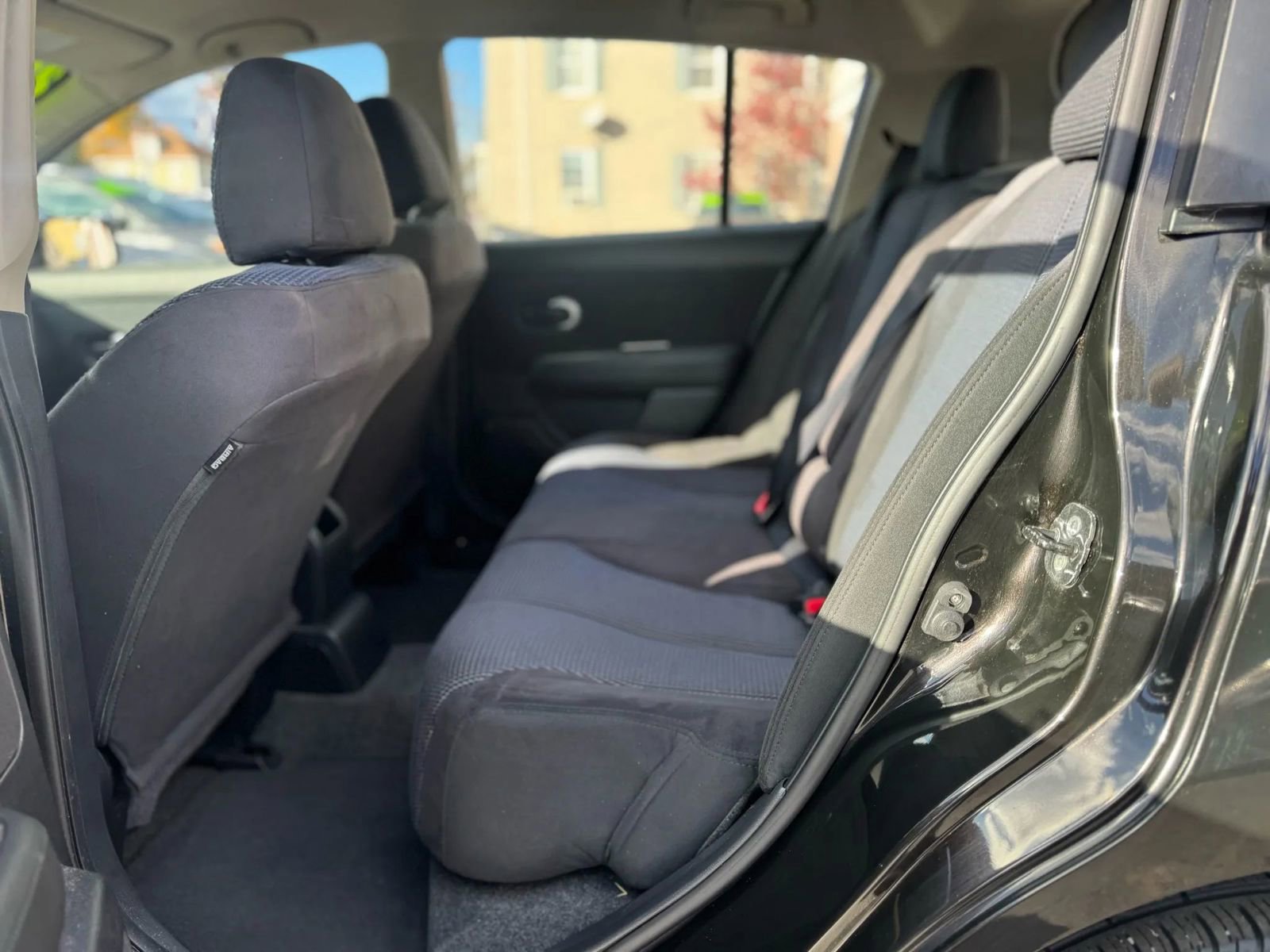 Used 2011 Nissan Versa SL w/ Premium Pkg FWD image 8