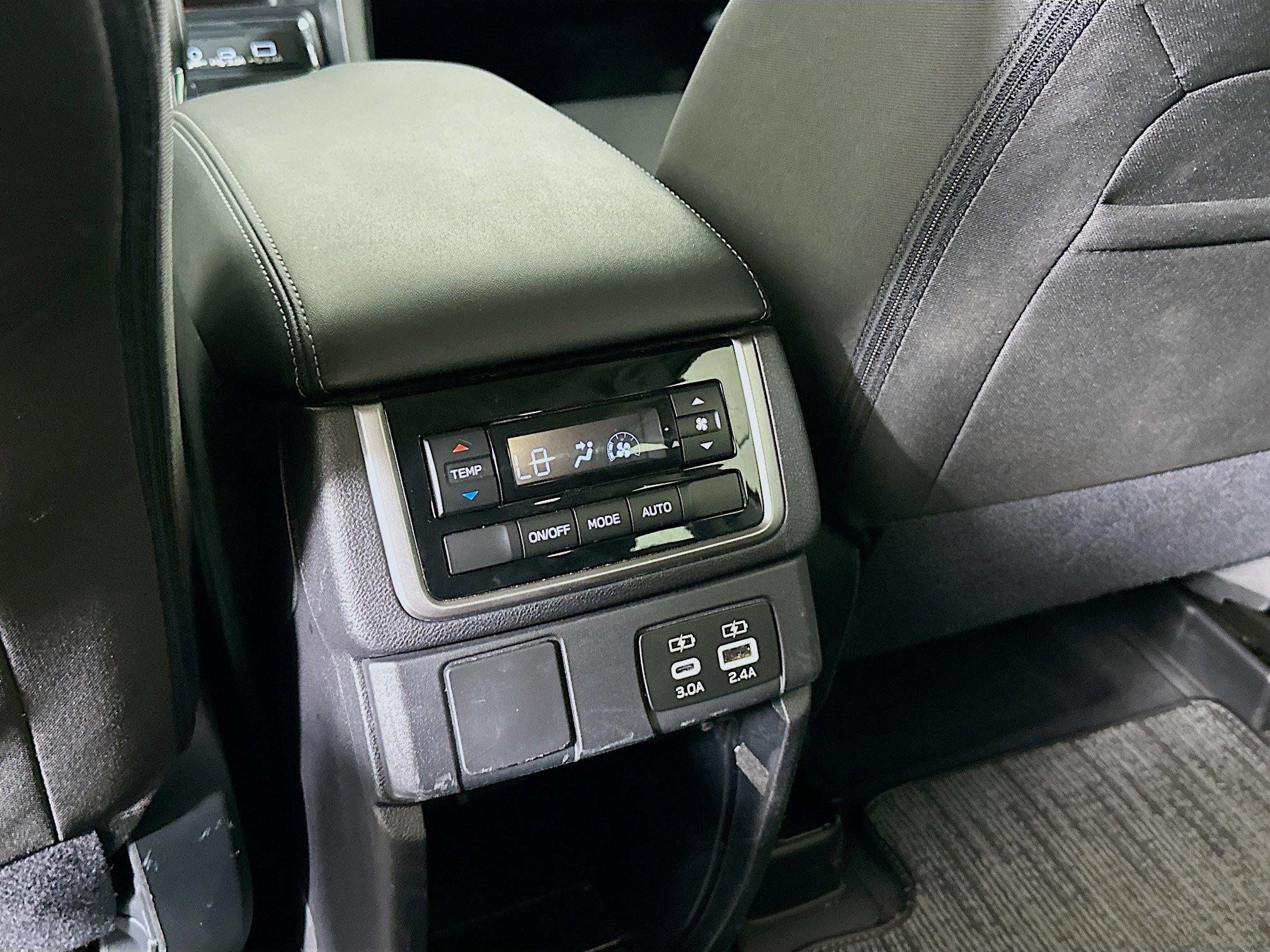 Used 2025 Subaru Ascent Premium image 27