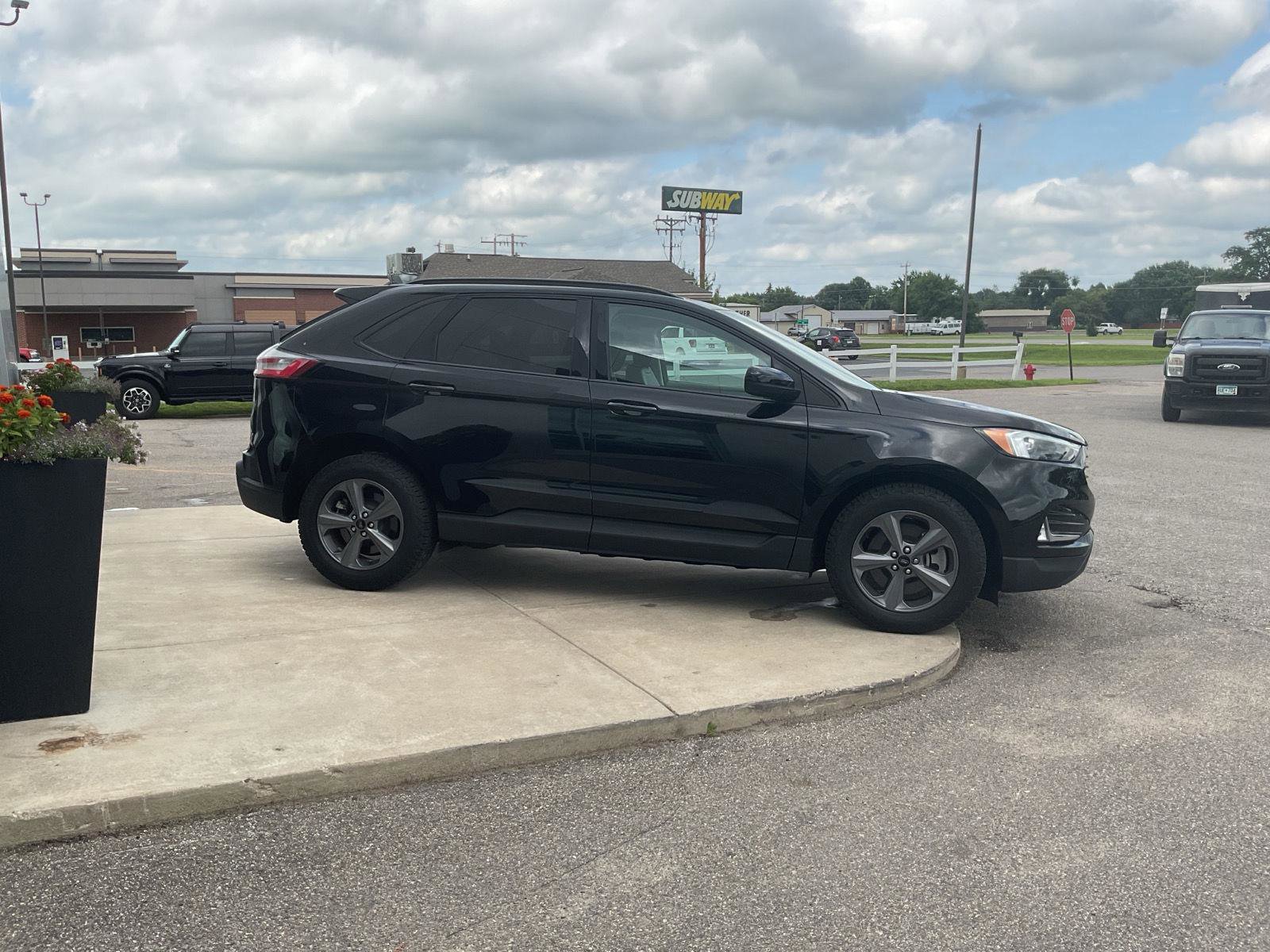 Used 2023 Ford Edge SEL w/ Sport Appearance Package image 6