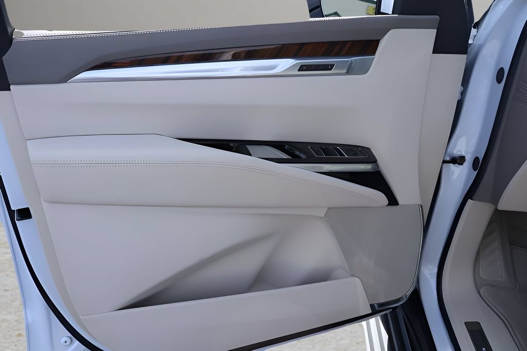 New 2026 Cadillac Escalade ESV Platinum Luxury AWD/4WD image 9