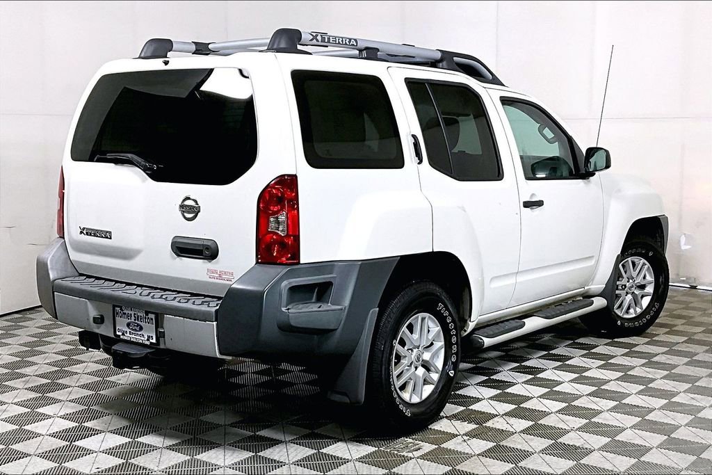 Used 2015 Nissan Xterra S image 12