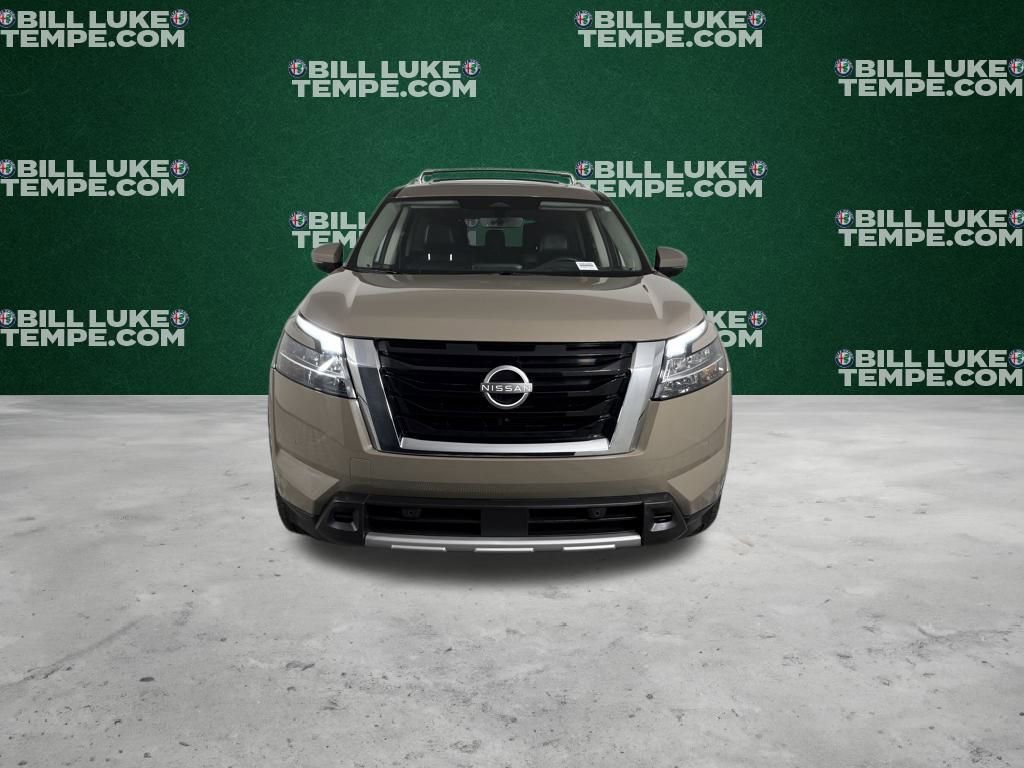 Used 2024 Nissan Pathfinder Platinum image 9