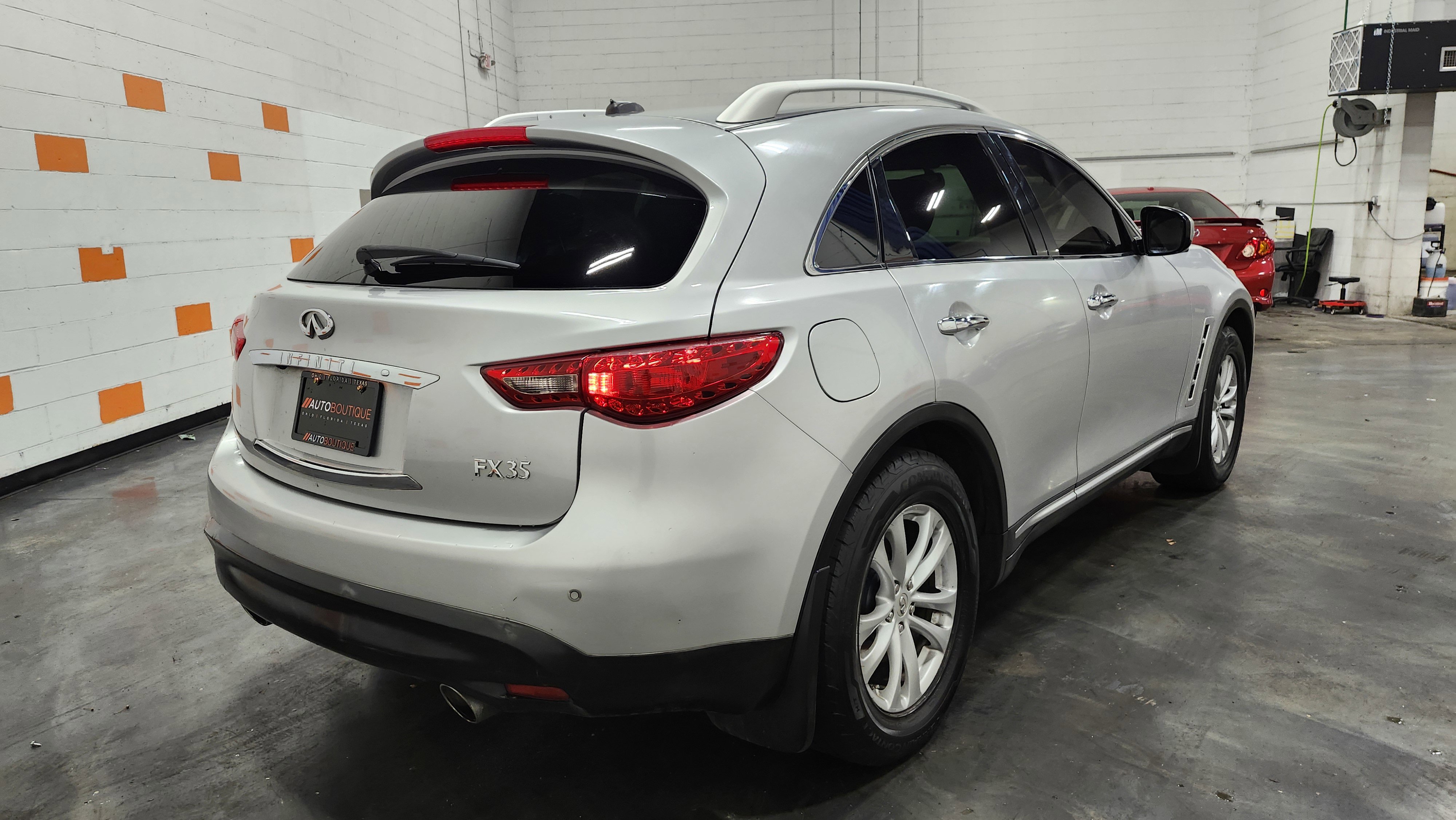 Used 2011 INFINITI FX35 AWD w/ Premium Pkg image 18
