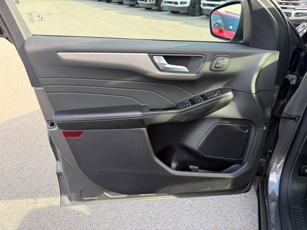 Used 2022 Ford Escape SEL w/ Technology Package image 8