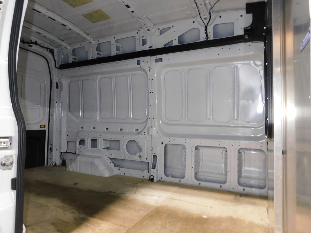 Used 2022 Ford Transit 250 AWD image 31