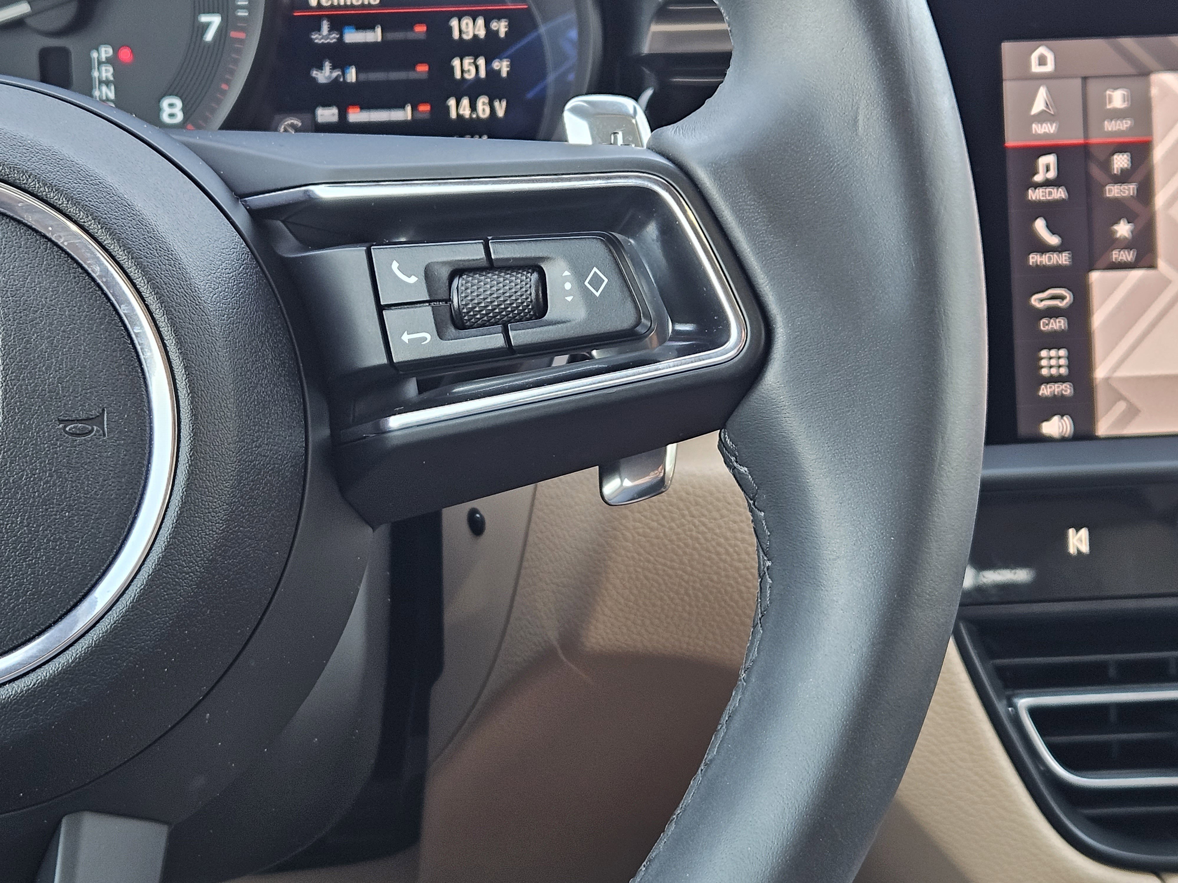 Certified 2025 Porsche Macan image 28