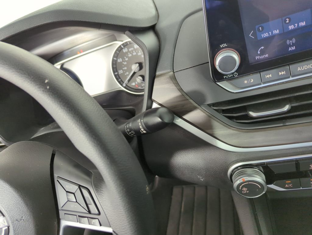 Used 2025 Nissan Altima 2.5 SV image 24