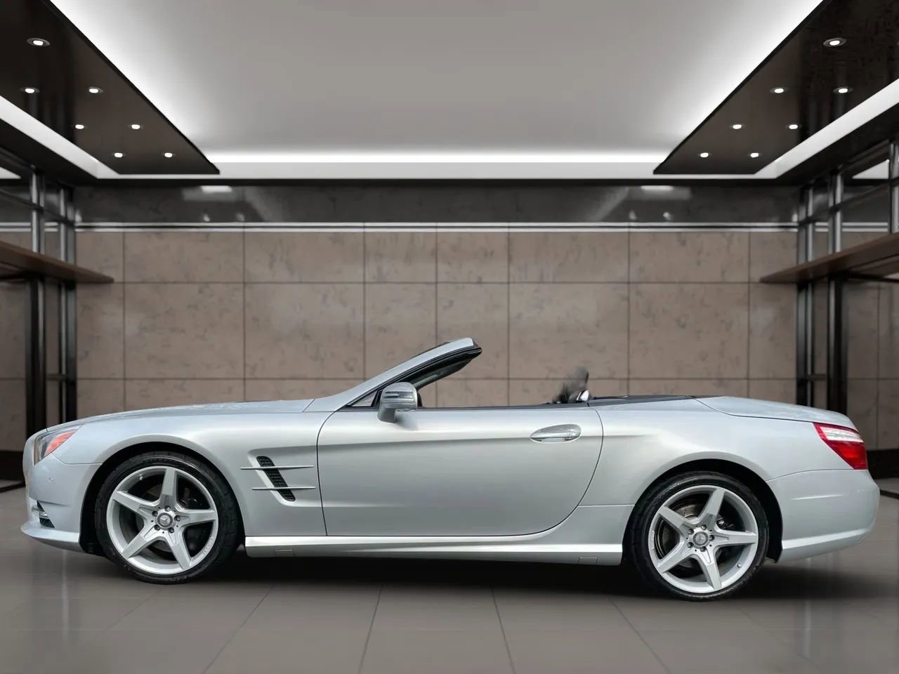Used 2016 Mercedes-Benz SL 550 w/ Driver Assistance Package image 11