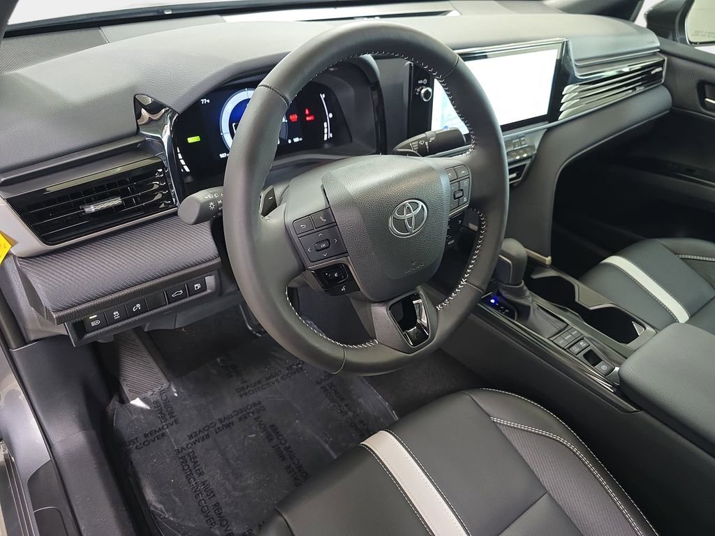 Used 2026 Toyota Camry SE image 18