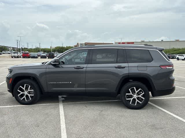 Used 2023 Jeep Grand Cherokee L Limited AWD/4WD image 3