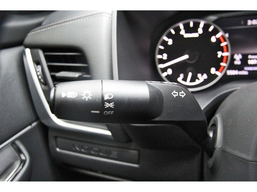 Used 2025 Nissan Rogue S FWD image 12