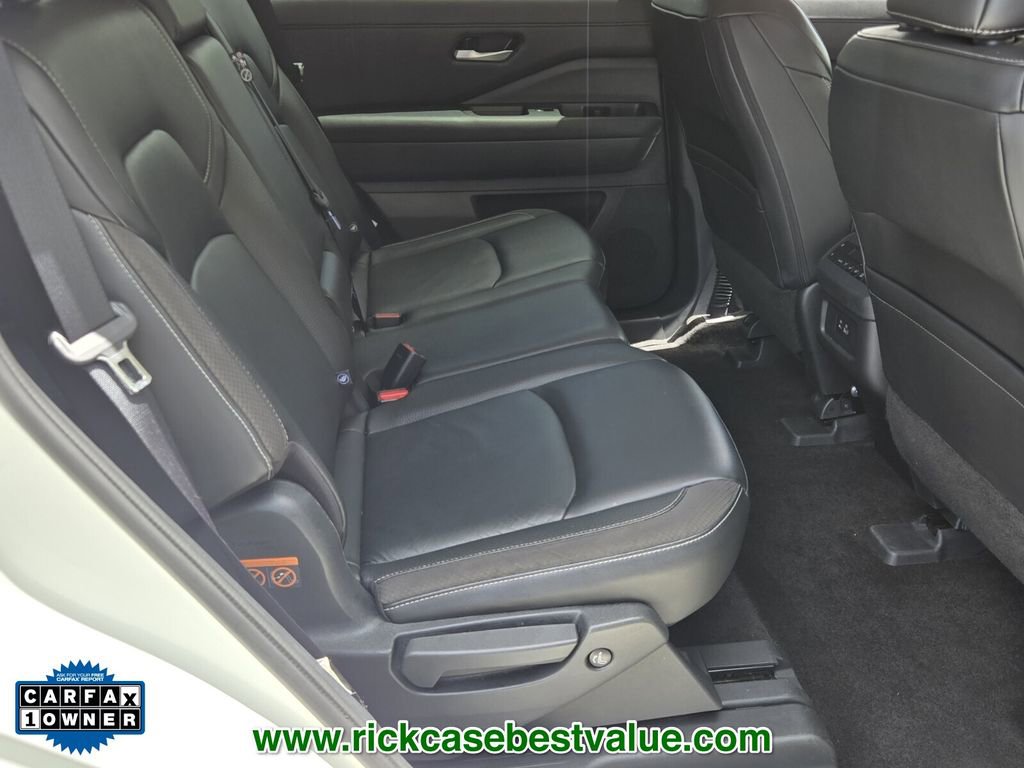 Used 2024 Nissan Pathfinder SL w/ Cargo Package FWD image 18