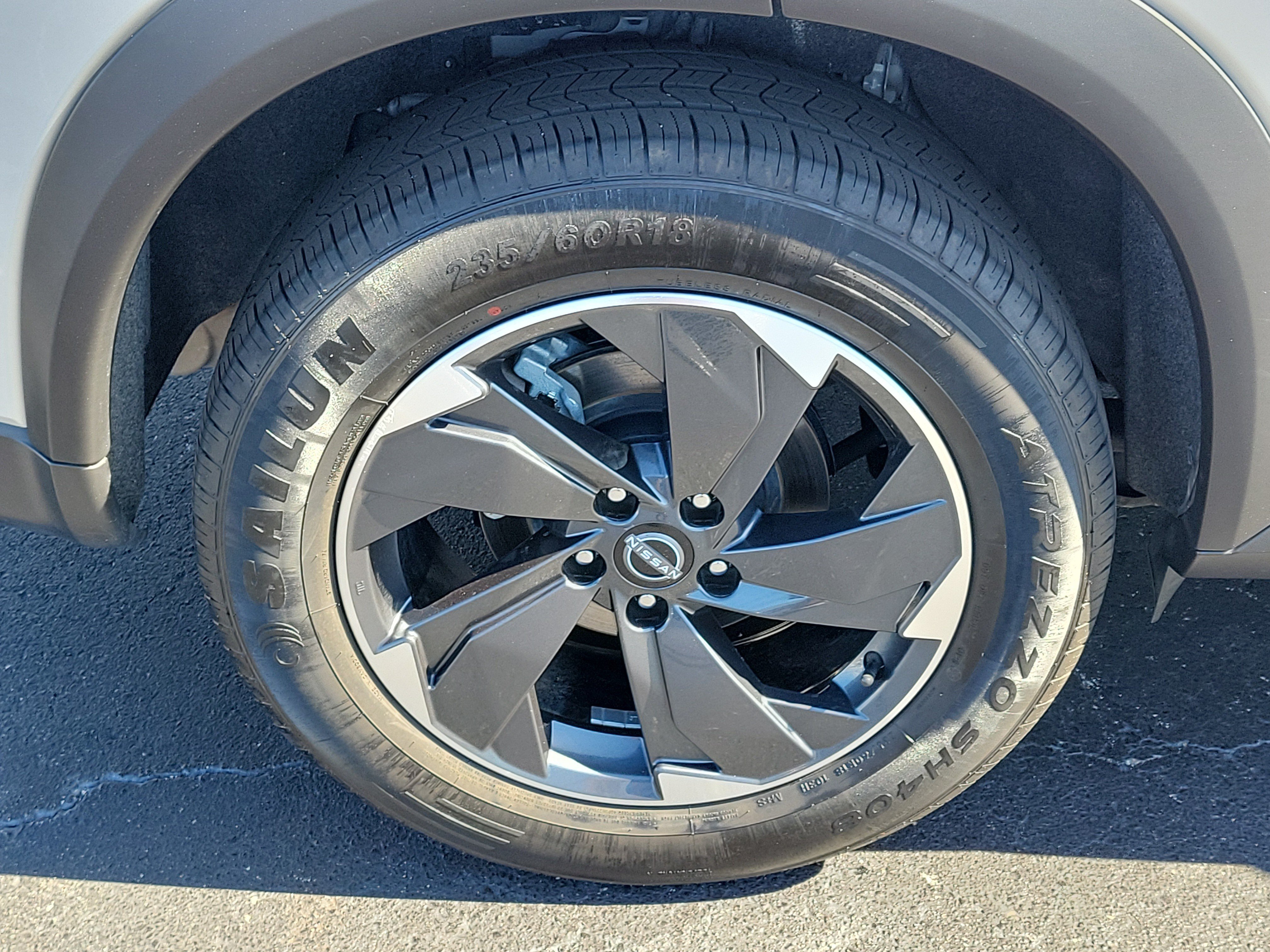 Used 2024 Nissan Rogue SV FWD image 6