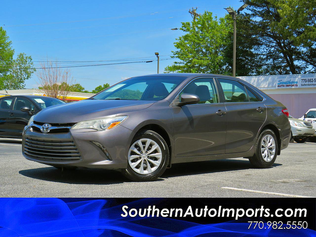 Used 2017 Toyota Camry LE FWD image 1