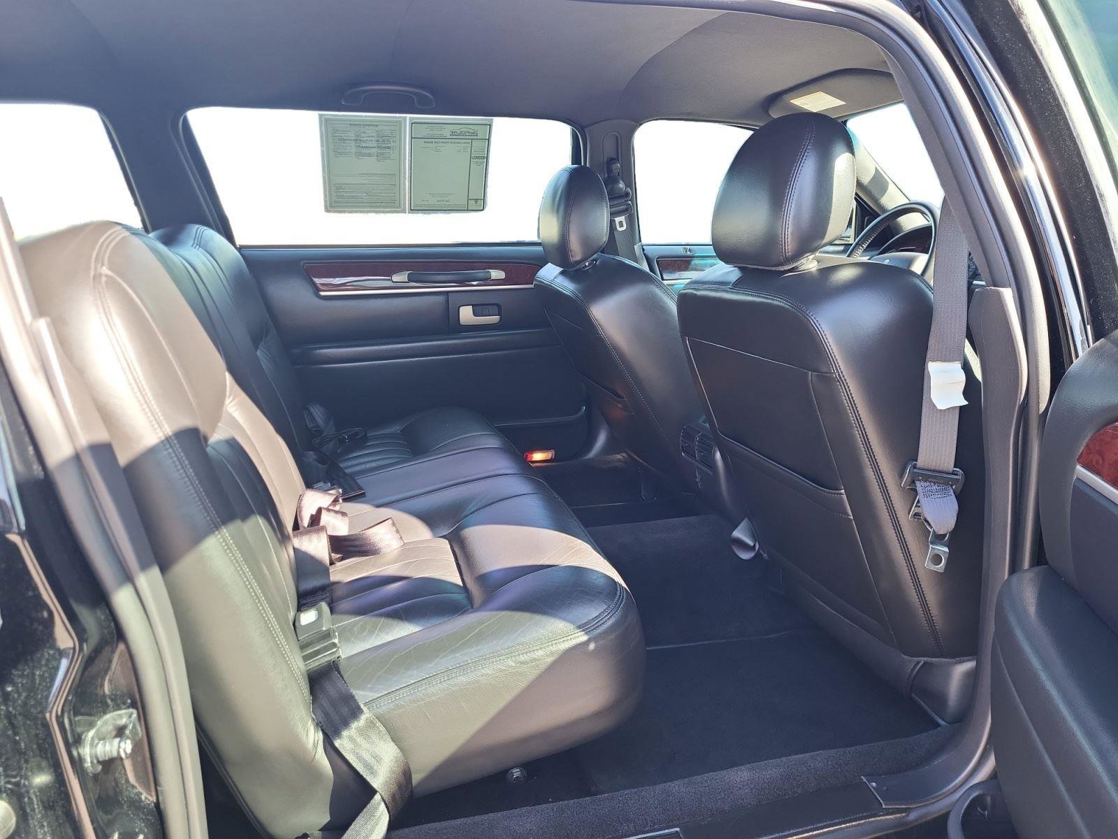 Used 2006 Lincoln Town Car Executive image 26