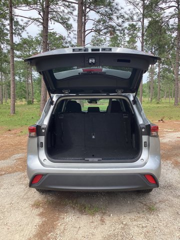 Used 2023 Toyota Highlander L image 6