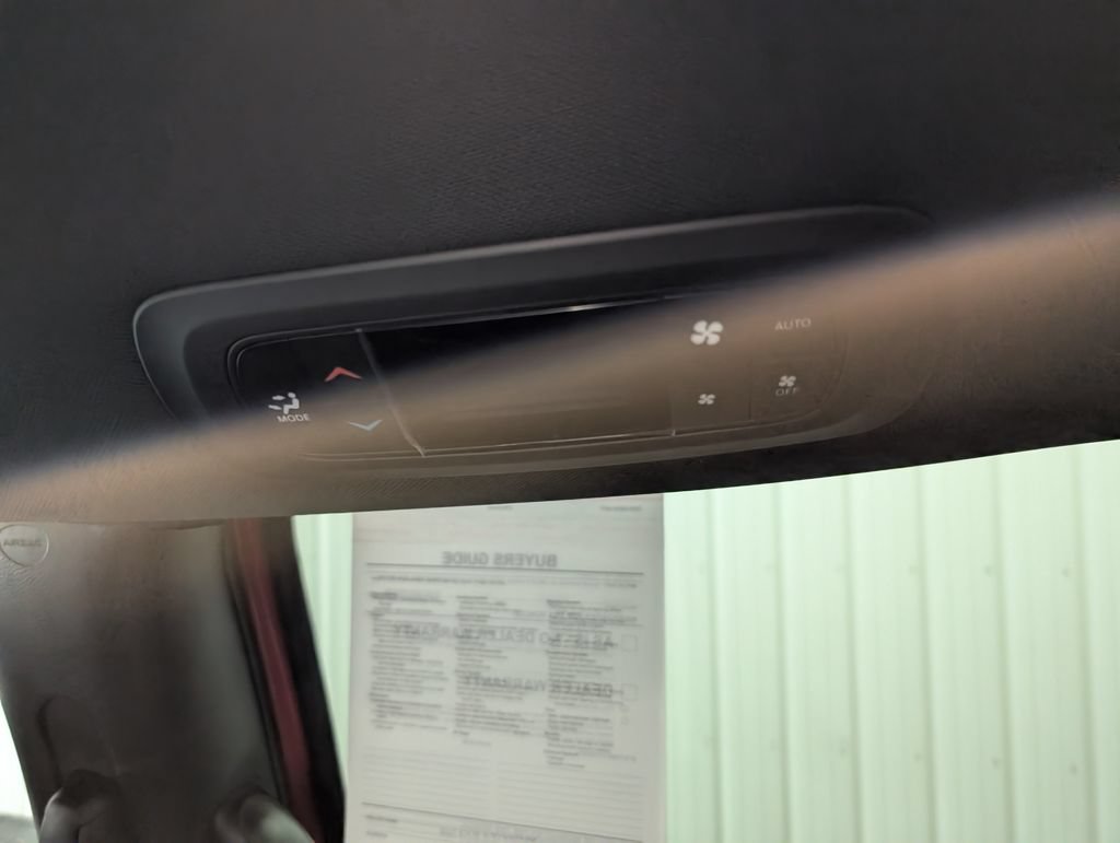 Used 2027 Chrysler Pacifica Select FWD image 11