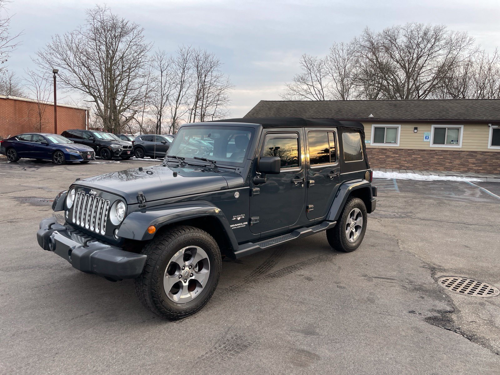 Used 2017 Jeep Wrangler Unlimited Sahara w/ Connectivity Group