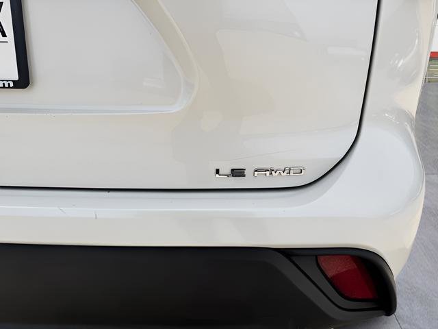 Used 2021 Toyota Highlander LE image 19