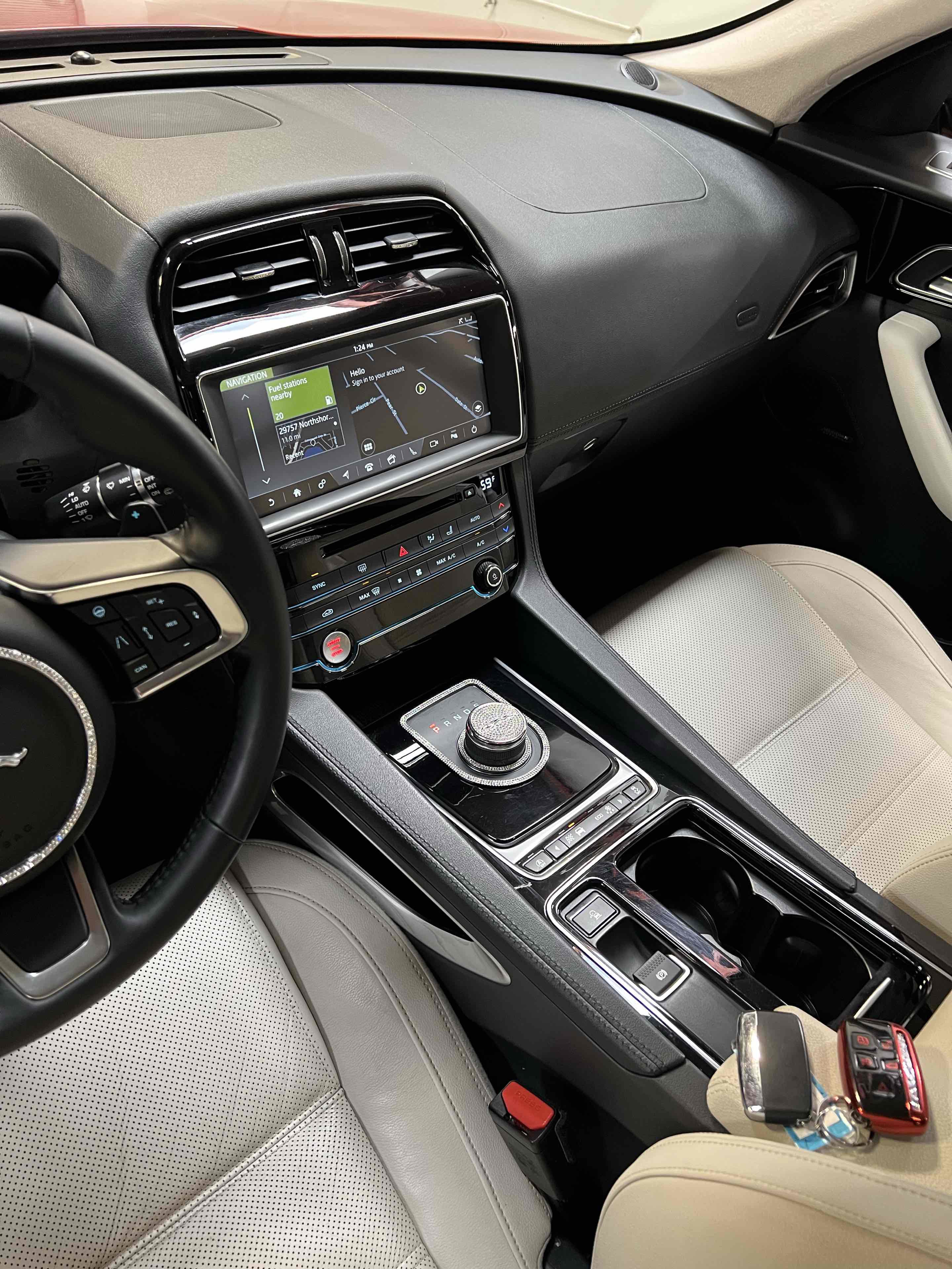 Used 2019 Jaguar F-PACE Prestige image 42