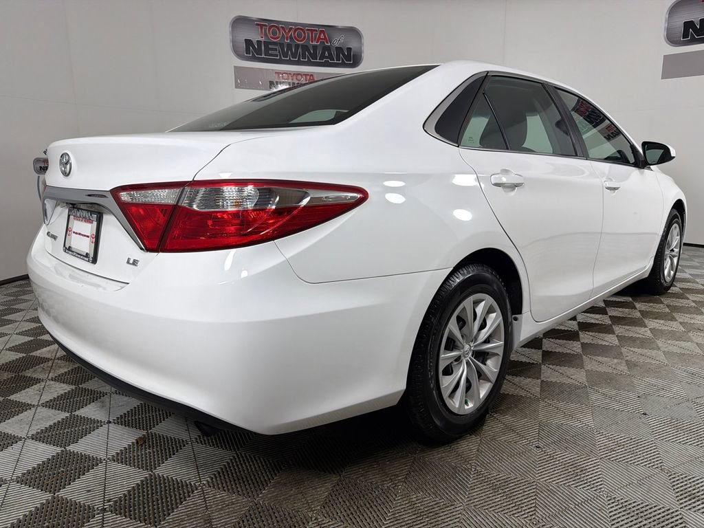 Used 2015 Toyota Camry LE FWD image 3