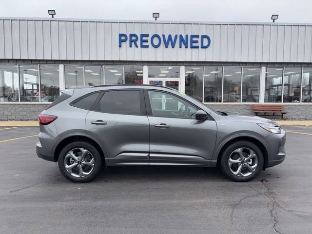 Used 2024 Ford Escape ST-Line w/ Tech Pack #1 AWD/4WD image 2