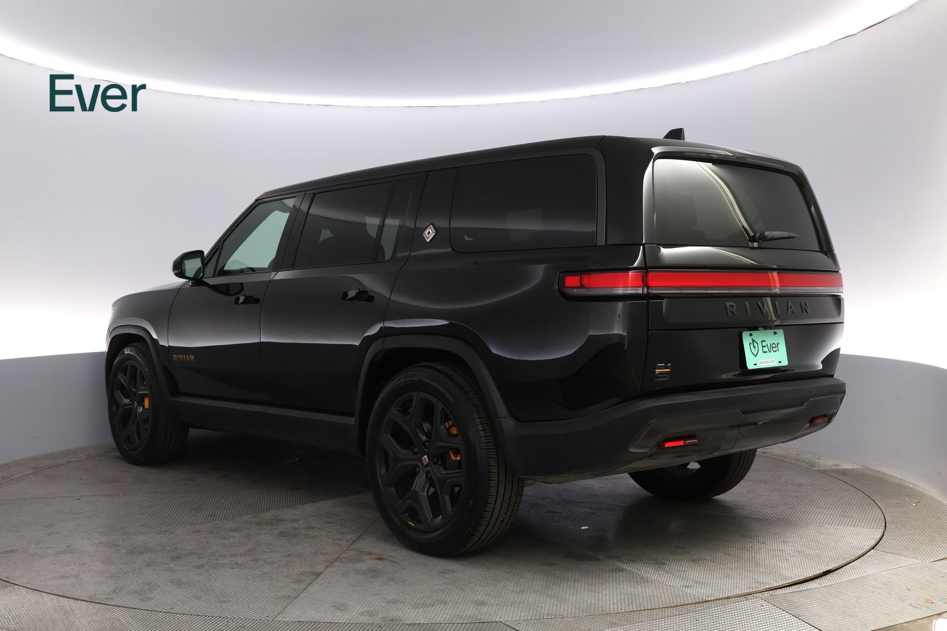 Used 2025 Rivian R1S Premium AWD/4WD image 17