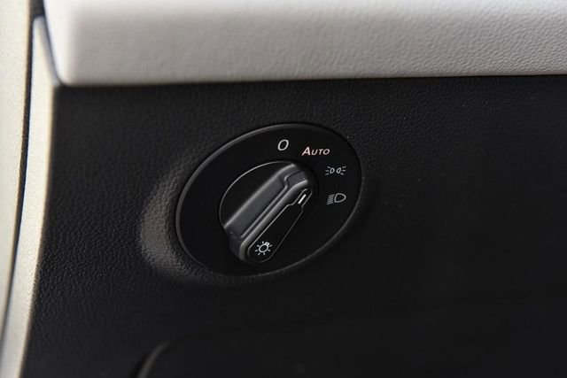 Certified 2023 Volkswagen Taos SE image 10