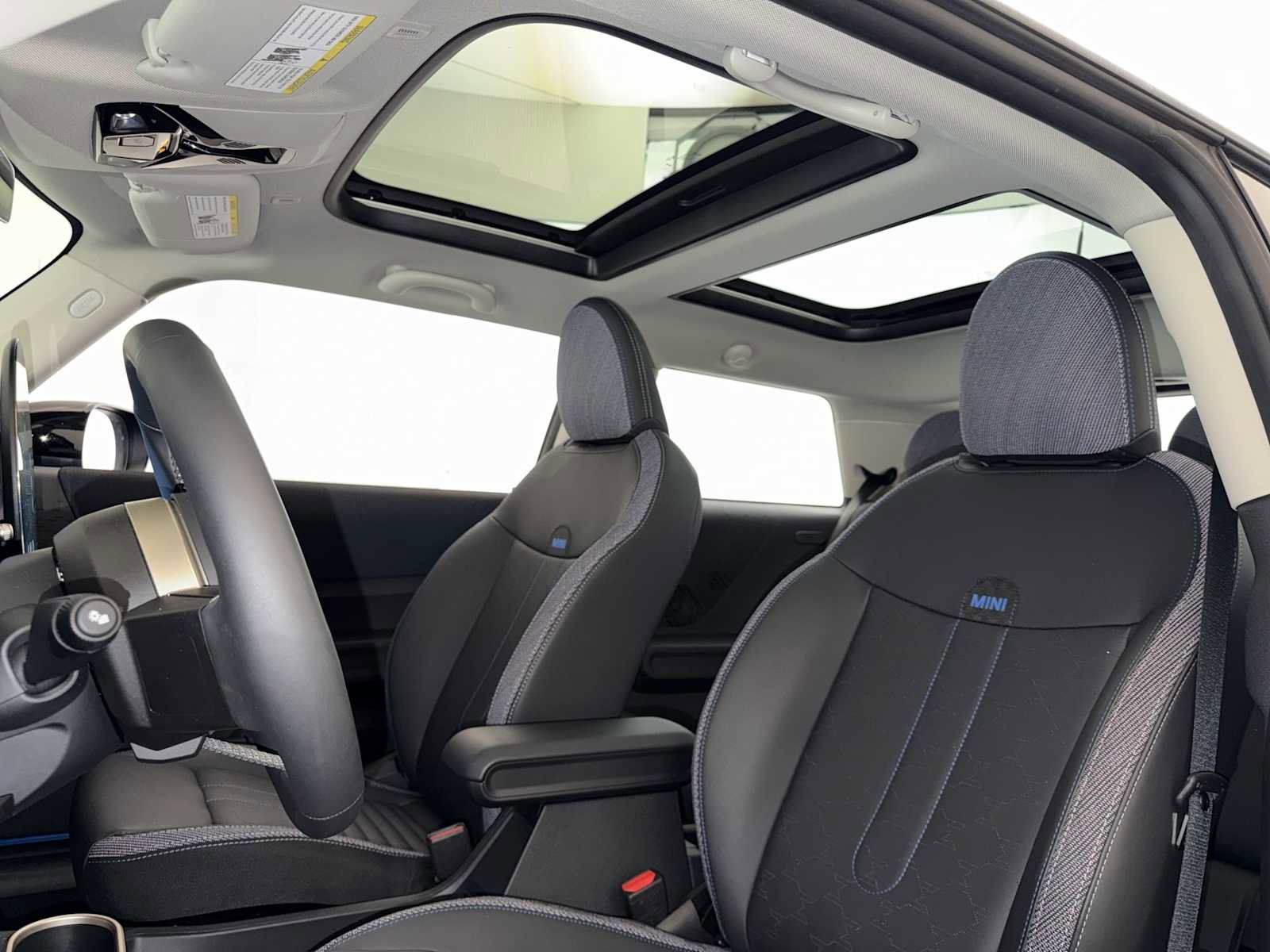 Certified 2025 MINI Cooper S FWD image 19