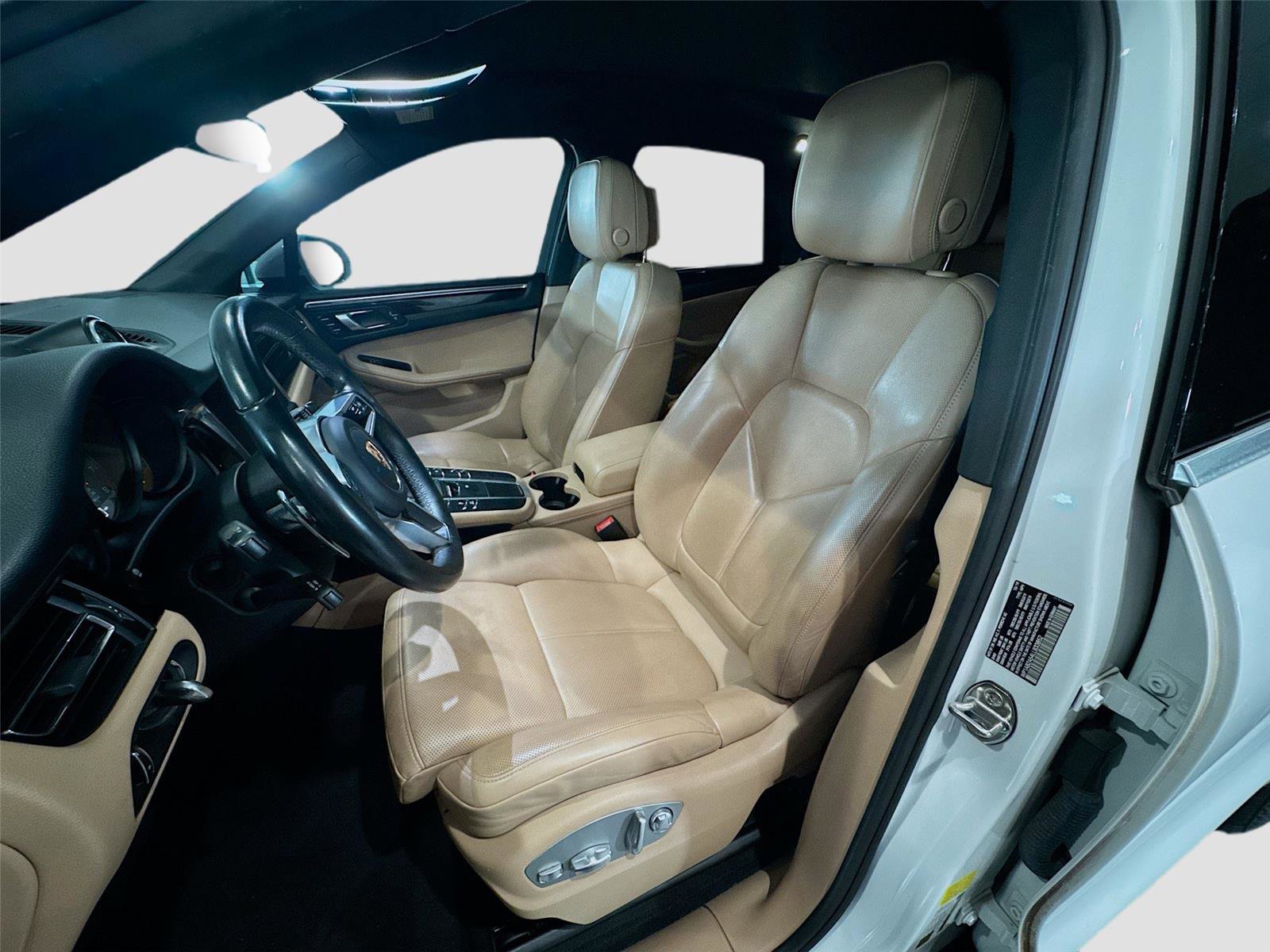 Used 2020 Porsche Macan S image 2