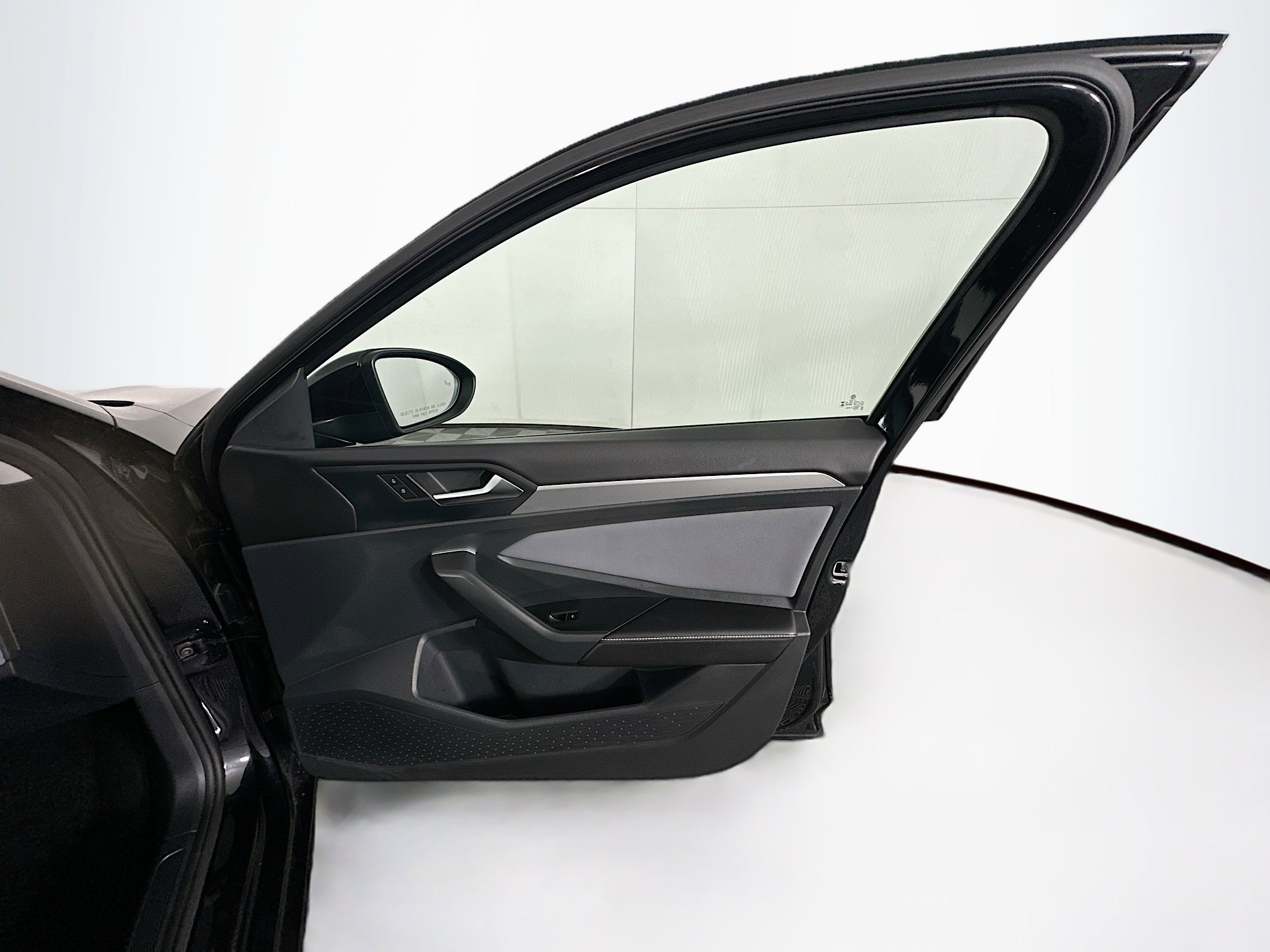 Used 2025 Volkswagen Jetta SE image 33