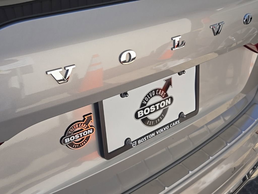 Certified 2023 Volvo XC60 B5 Plus w/ Climate Package image 8