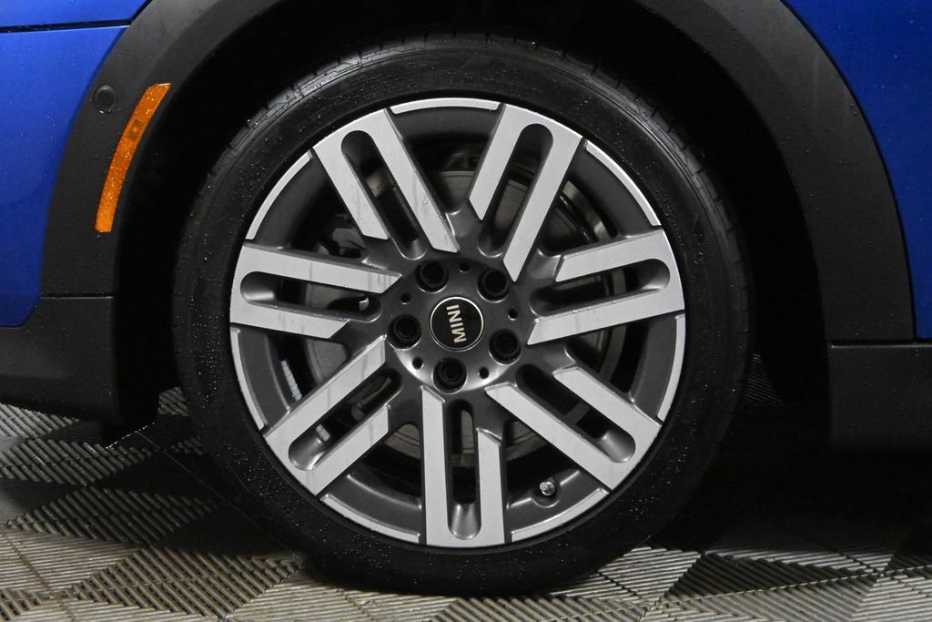 Used 2025 MINI Cooper 2-Door Hardtop image 12