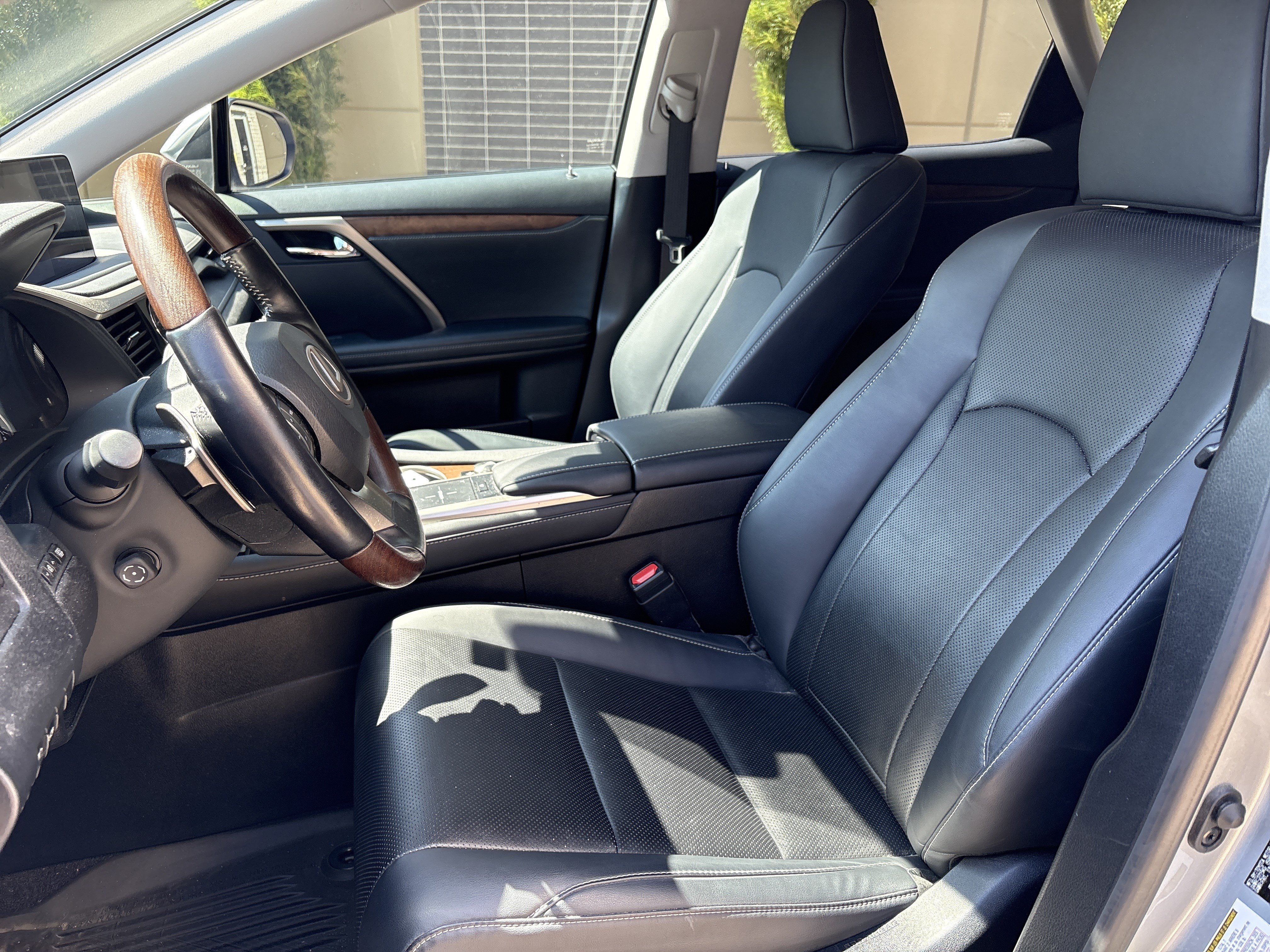 Used 2022 Lexus RX 350L Premium w/ Premium Package AWD/4WD image 16