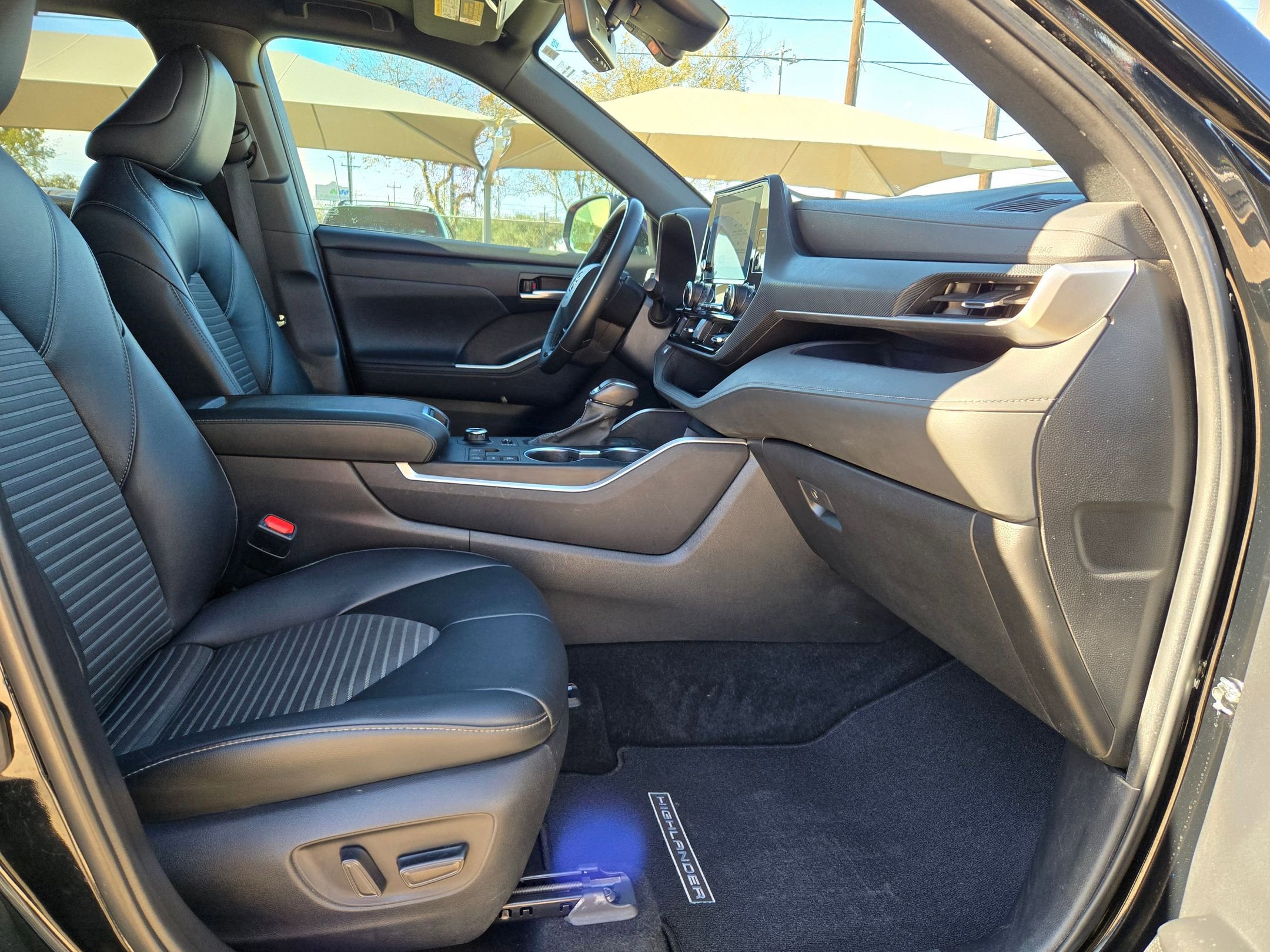 Used 2024 Toyota Highlander XSE image 28